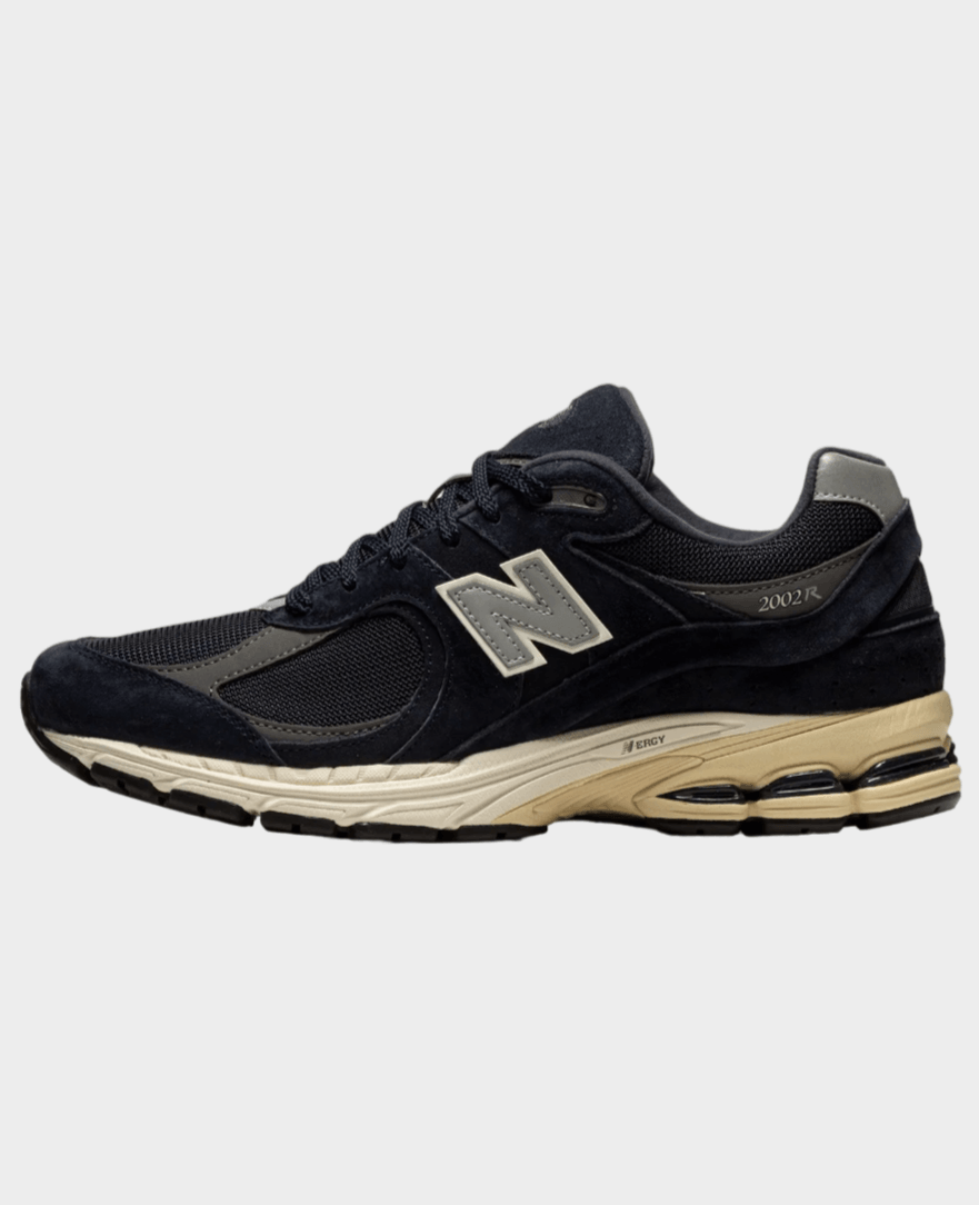 New Balance 2002R Black Vintage