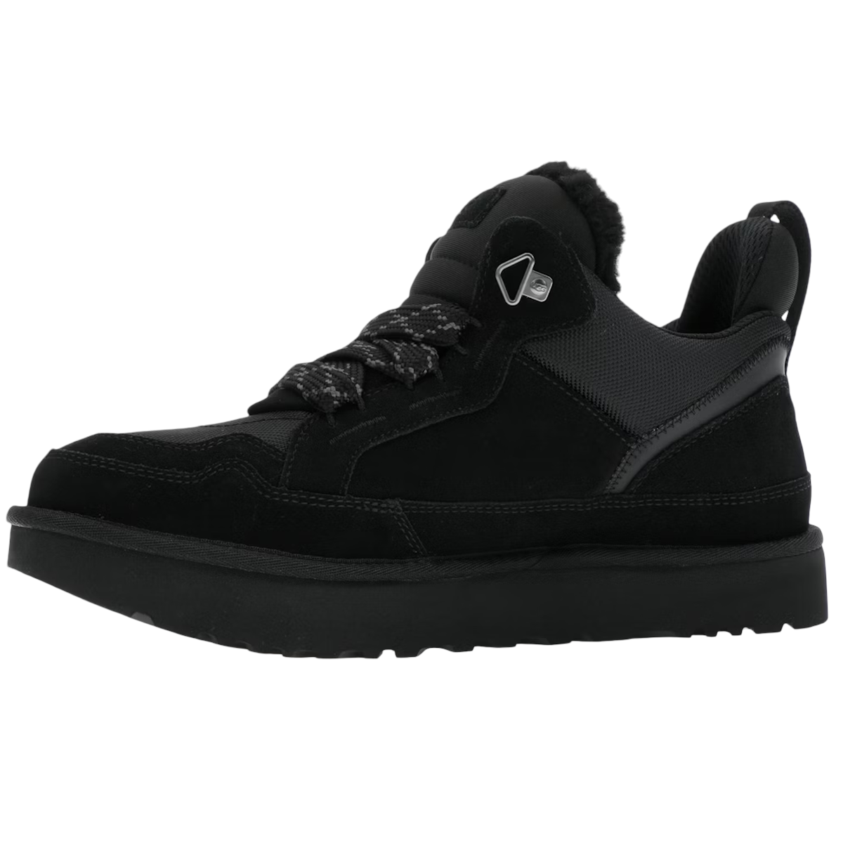 UGG Lowmel Black sneakers set fra siden med sort overdel i ruskind, tykke snørebånd, polstret pløs og en holdbar gummiydersål i sort design.