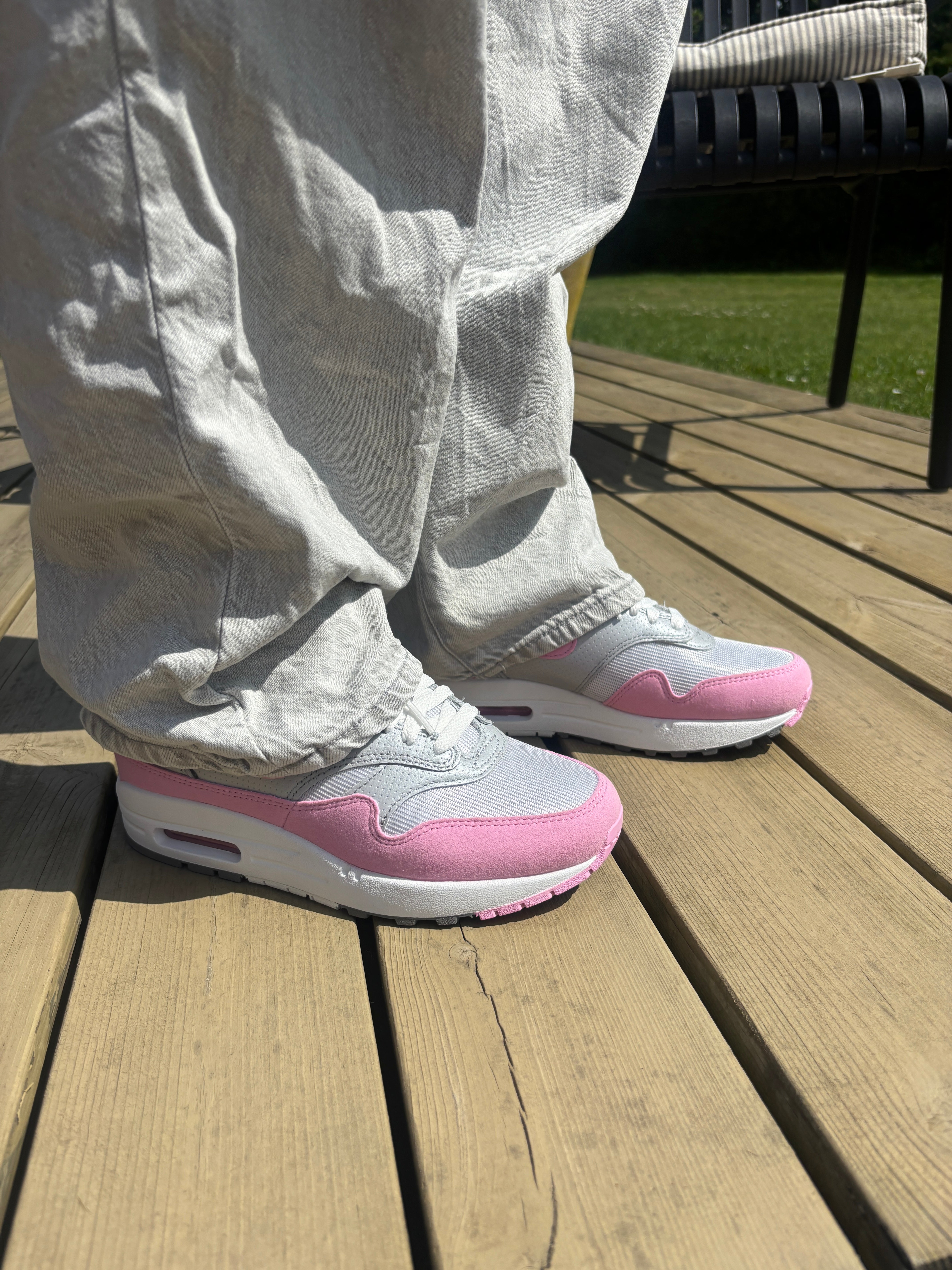 Nike Air Max 1 '87 Metallic Platinum Pink Rise