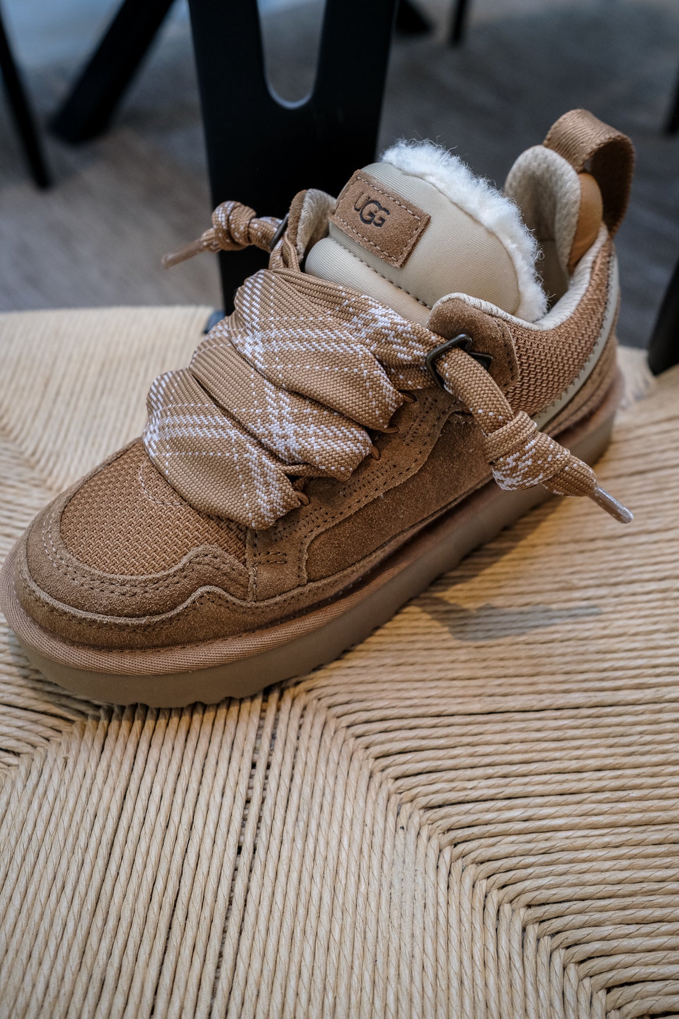 UGG Lowmel Chestnut