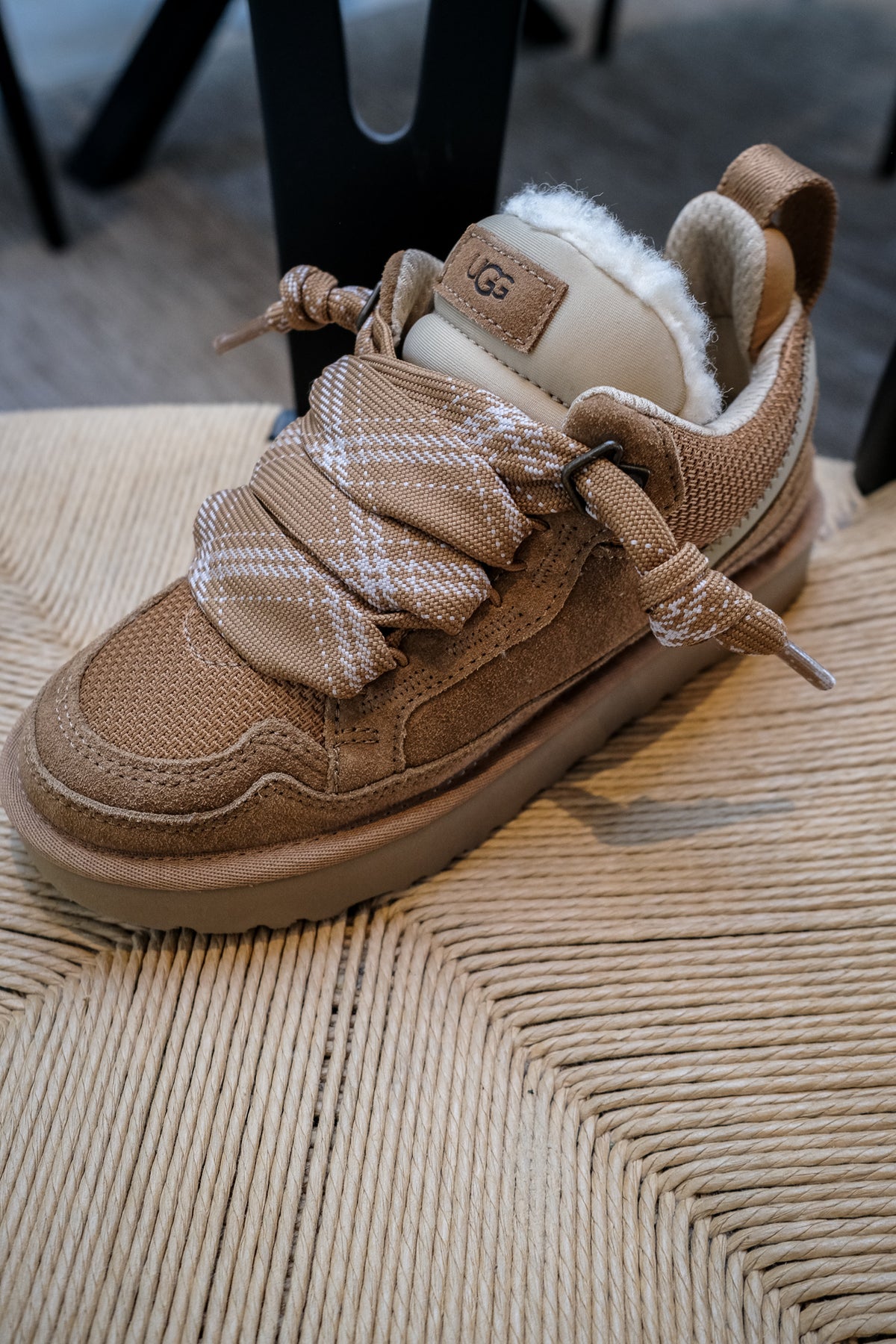 UGG Lowmel Chestnut