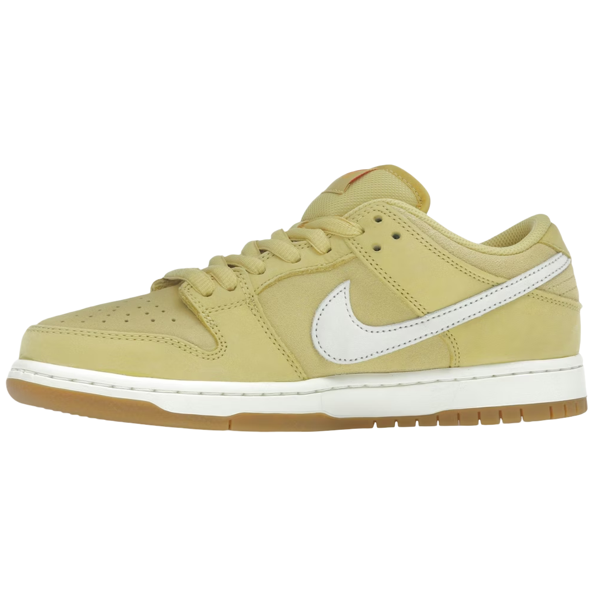 Nike SB Dunk Low Saturn Gold sneakers i sideprofil med gylden gul overdel, tekstureret ruskindslook og en robust, matchende gummisål