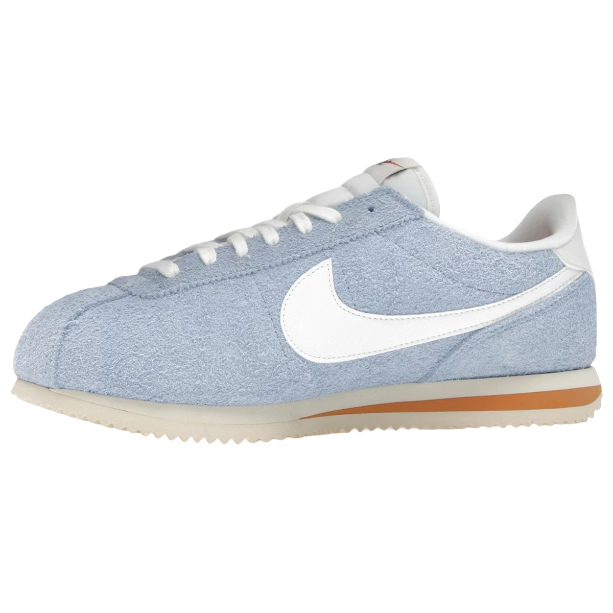 Nike Cortez SE Psychic Blue sneakers i sideprofil med lyseblå ruskindsoverdel, hvid sål og et markant mørkeblåt swoosh-logo på siden