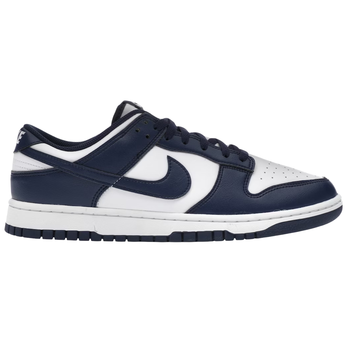 Nike Dunk Low White Midnight Navy sneakers i profil med en hvid læderbase, navyblå overlejringer og en klassisk gummisål.