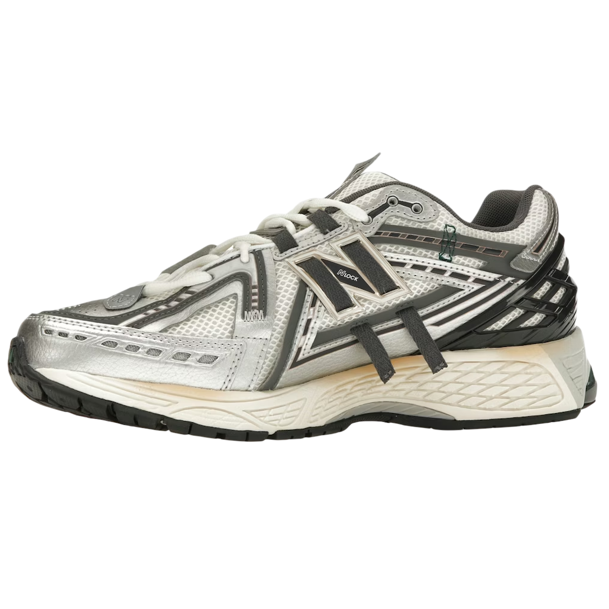 New Balance 1906A Tech Explosion sneakers set fra siden med lagdelt design, detaljeret sølv-mesh-overdel og en robust gummisål