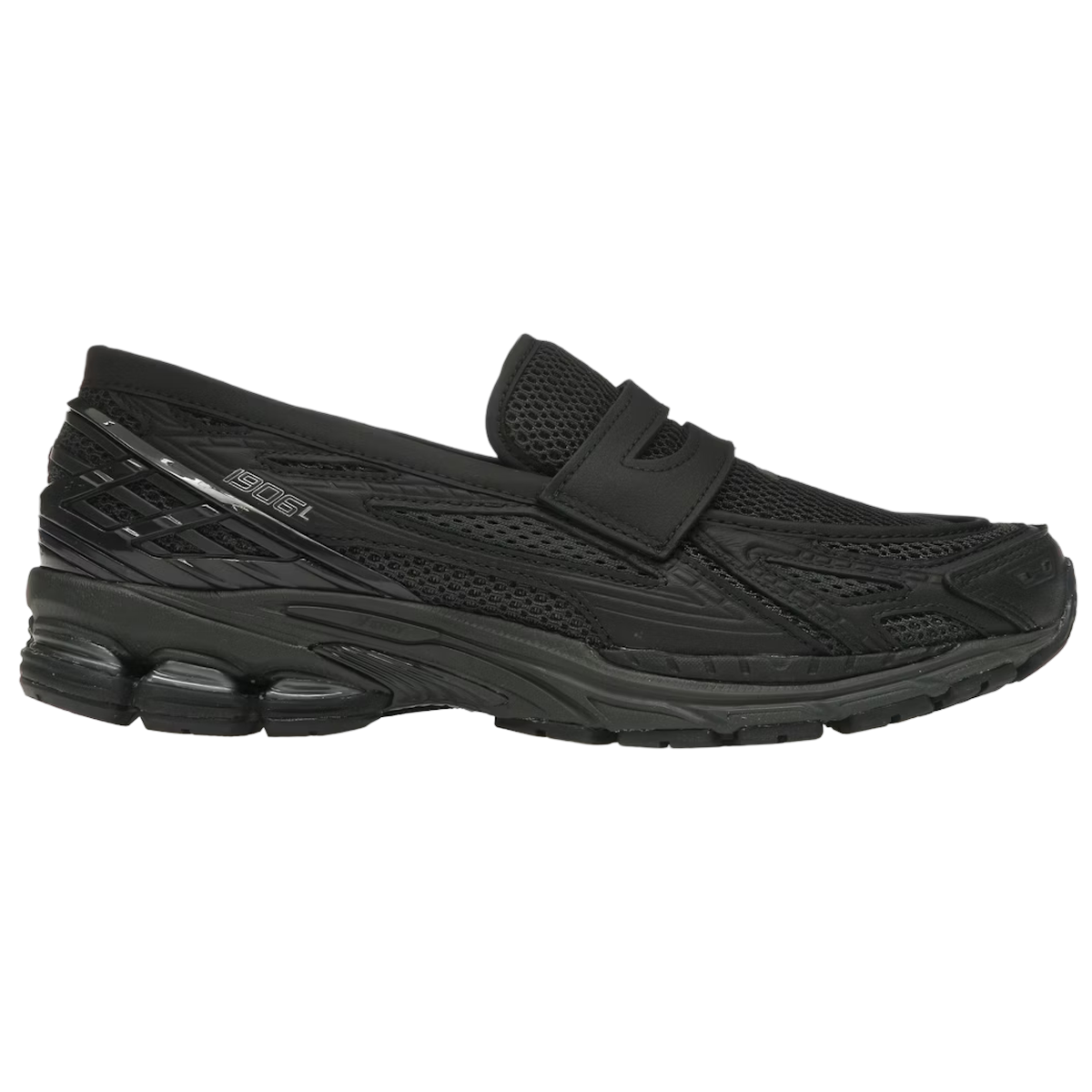 New Balance 1906L Blacktop Phantom sneakers i en elegant vinklet profil, med en stilfuld sort overdel, læderdetaljer og en holdbar ydersål