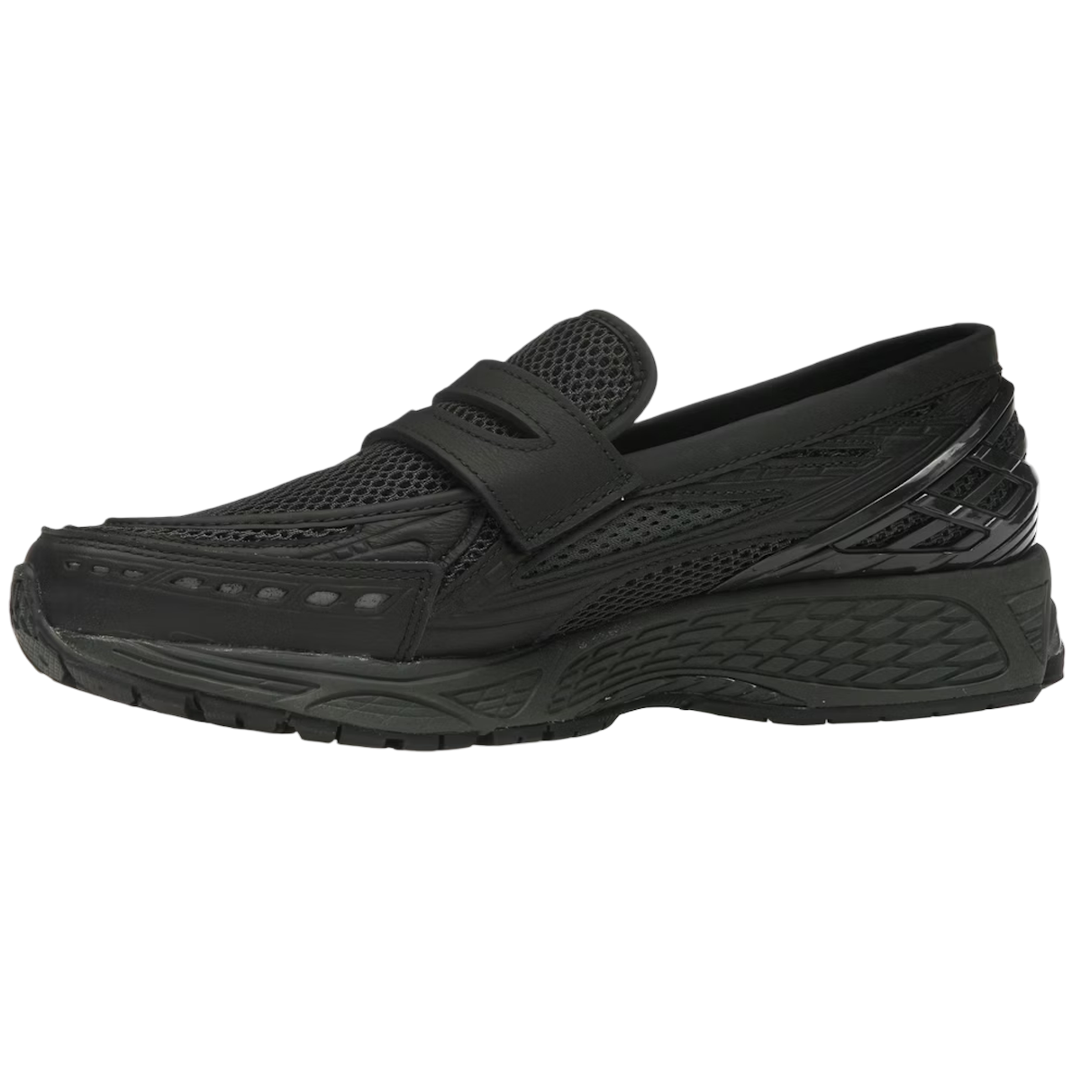 New Balance 1906L Blacktop Phantom sneakers set fra siden med sort læder-overdel, slankt loafer-design og robust gummisål for god komfort